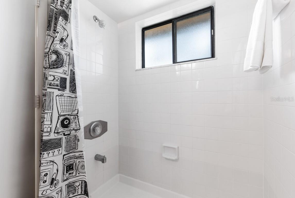 OAK FORREST - Residential Lease