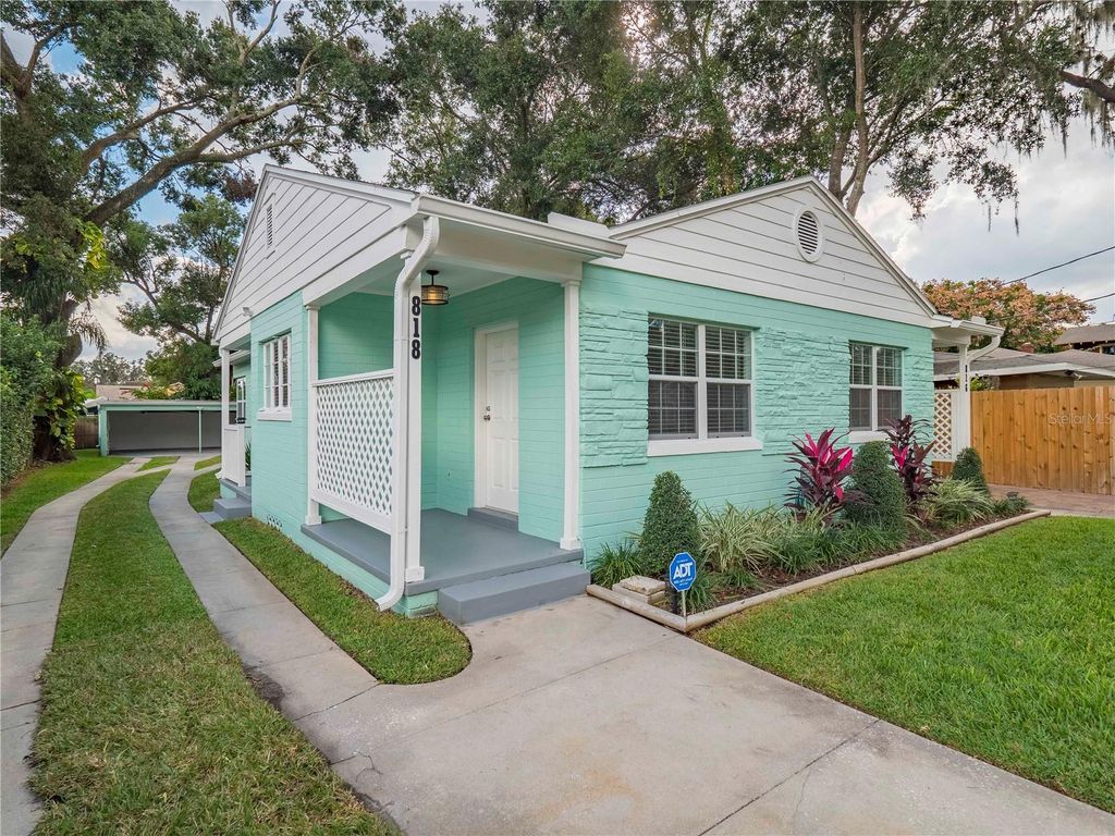 Photo of 816 E Amelia Street, Orlando, FL 32801 (MLS # O6234492)