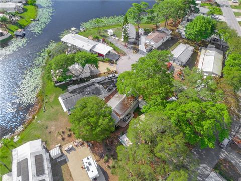 A home in LAKE WALES