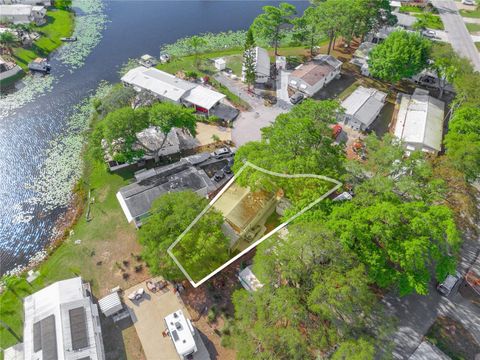 A home in LAKE WALES