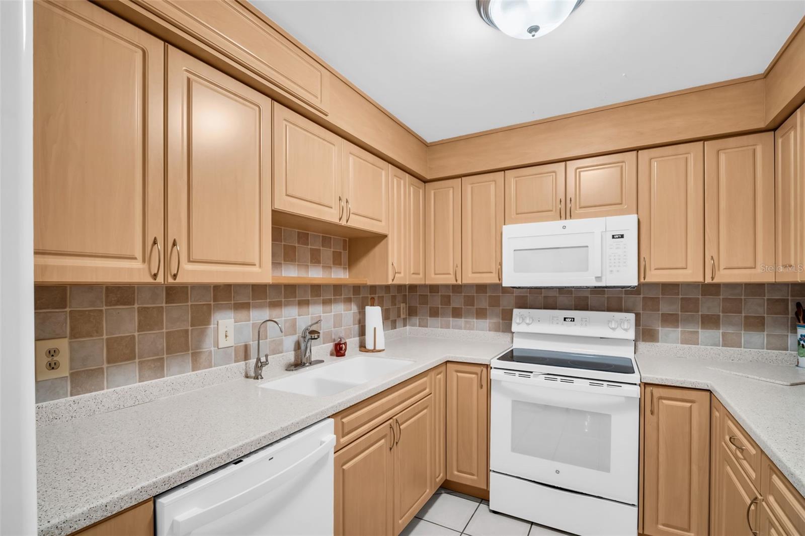 MEDITERRANEAN MANORS - Residential