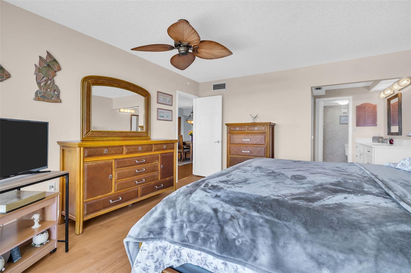 MEDITERRANEAN MANORS - Residential