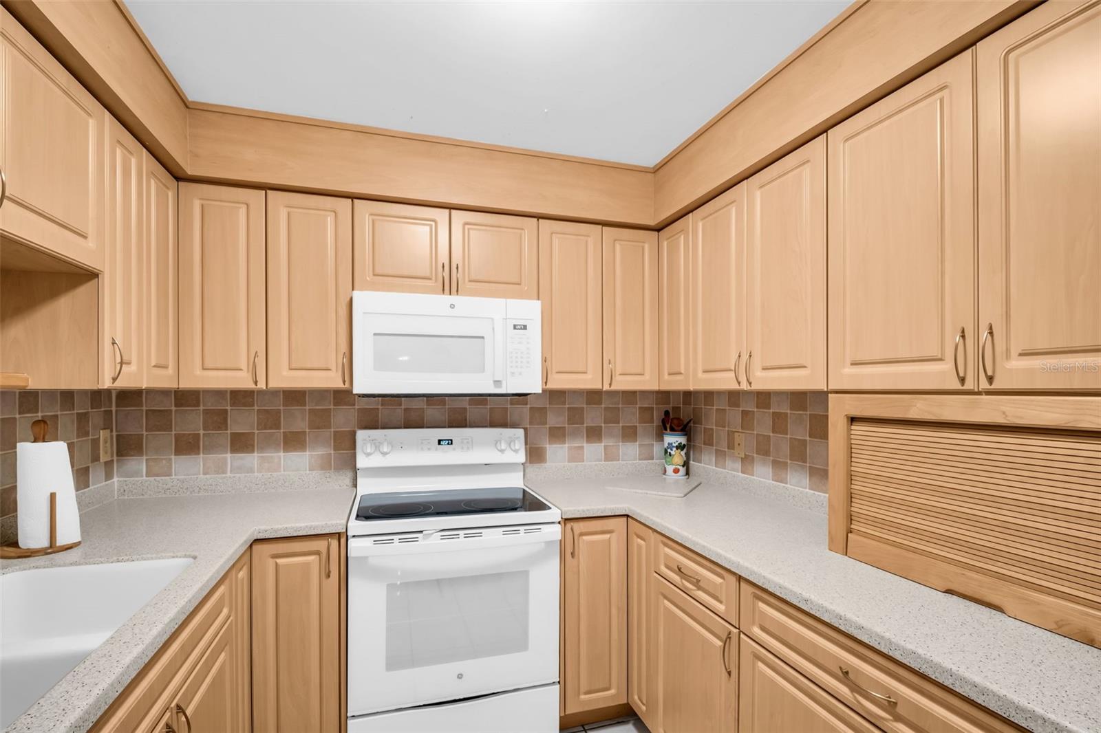 MEDITERRANEAN MANORS - Residential