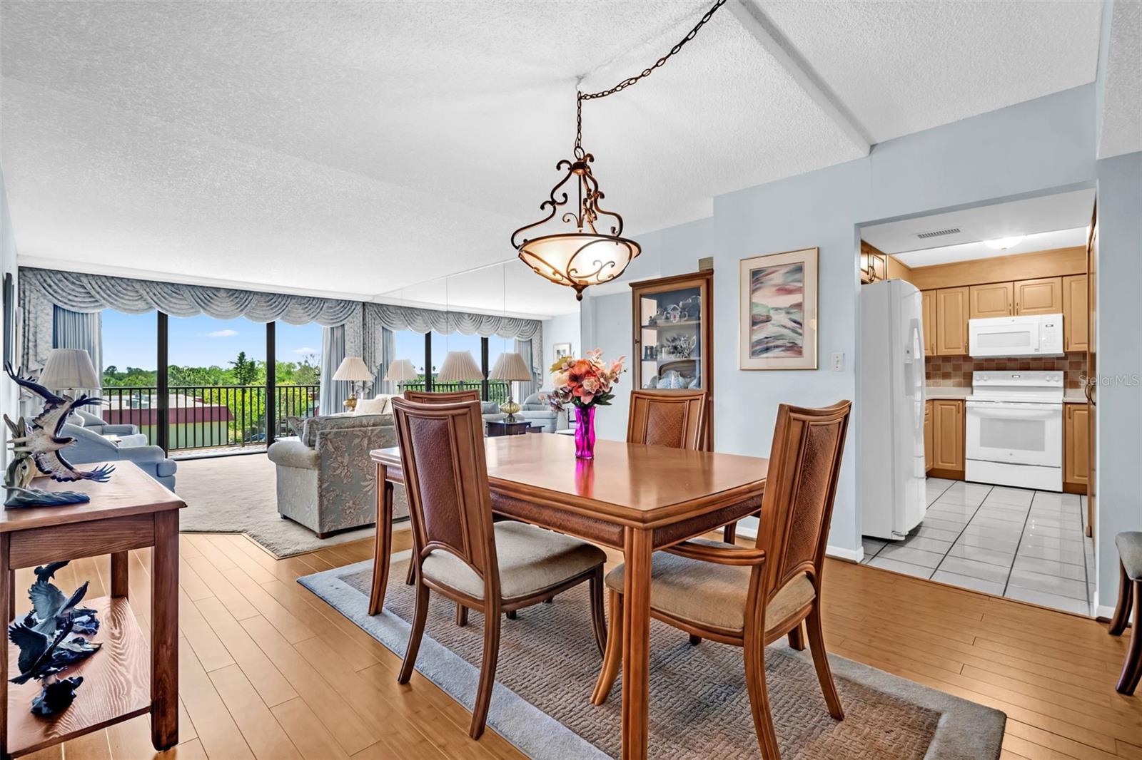 MEDITERRANEAN MANORS - Residential