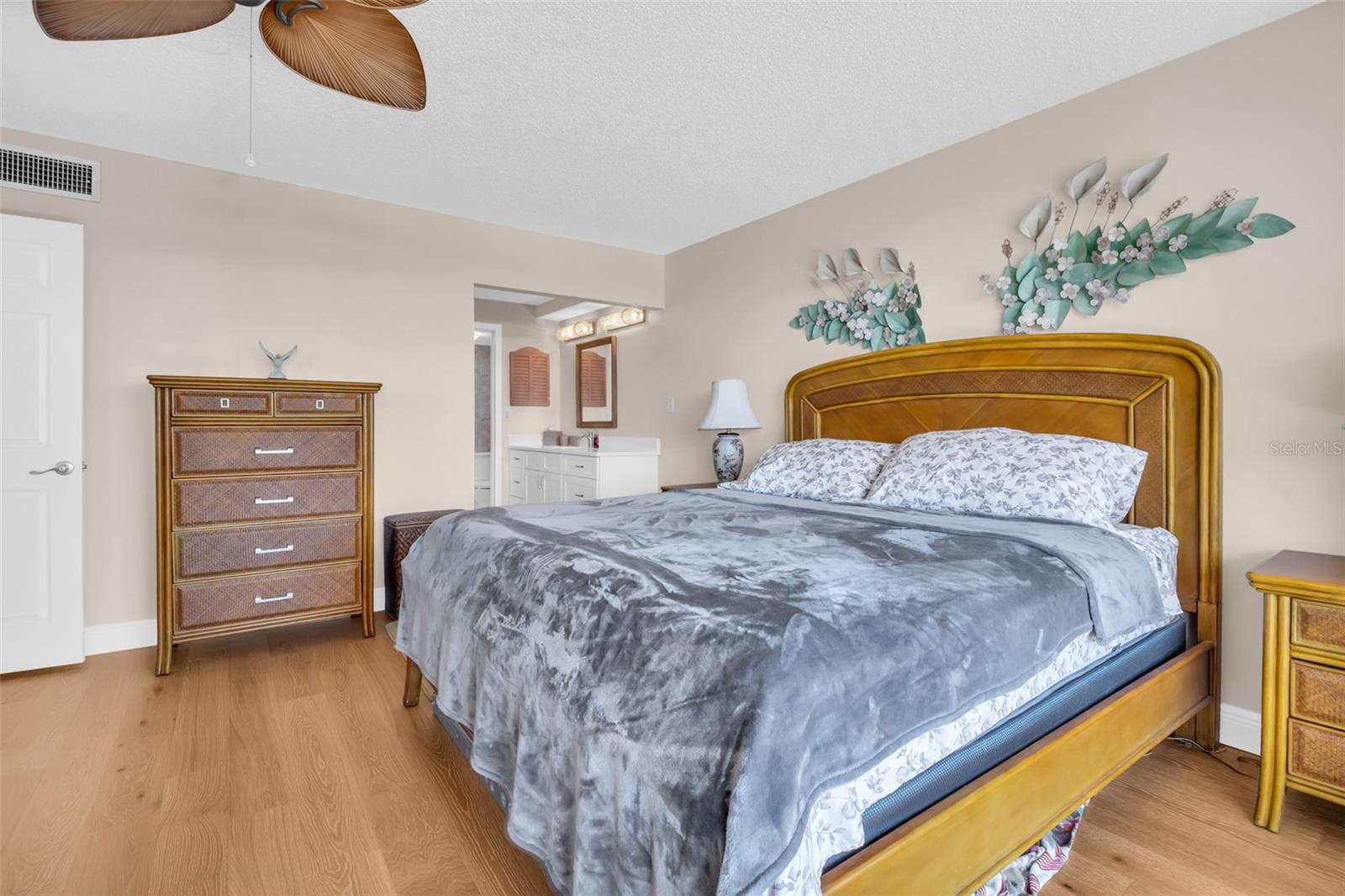 MEDITERRANEAN MANORS - Residential