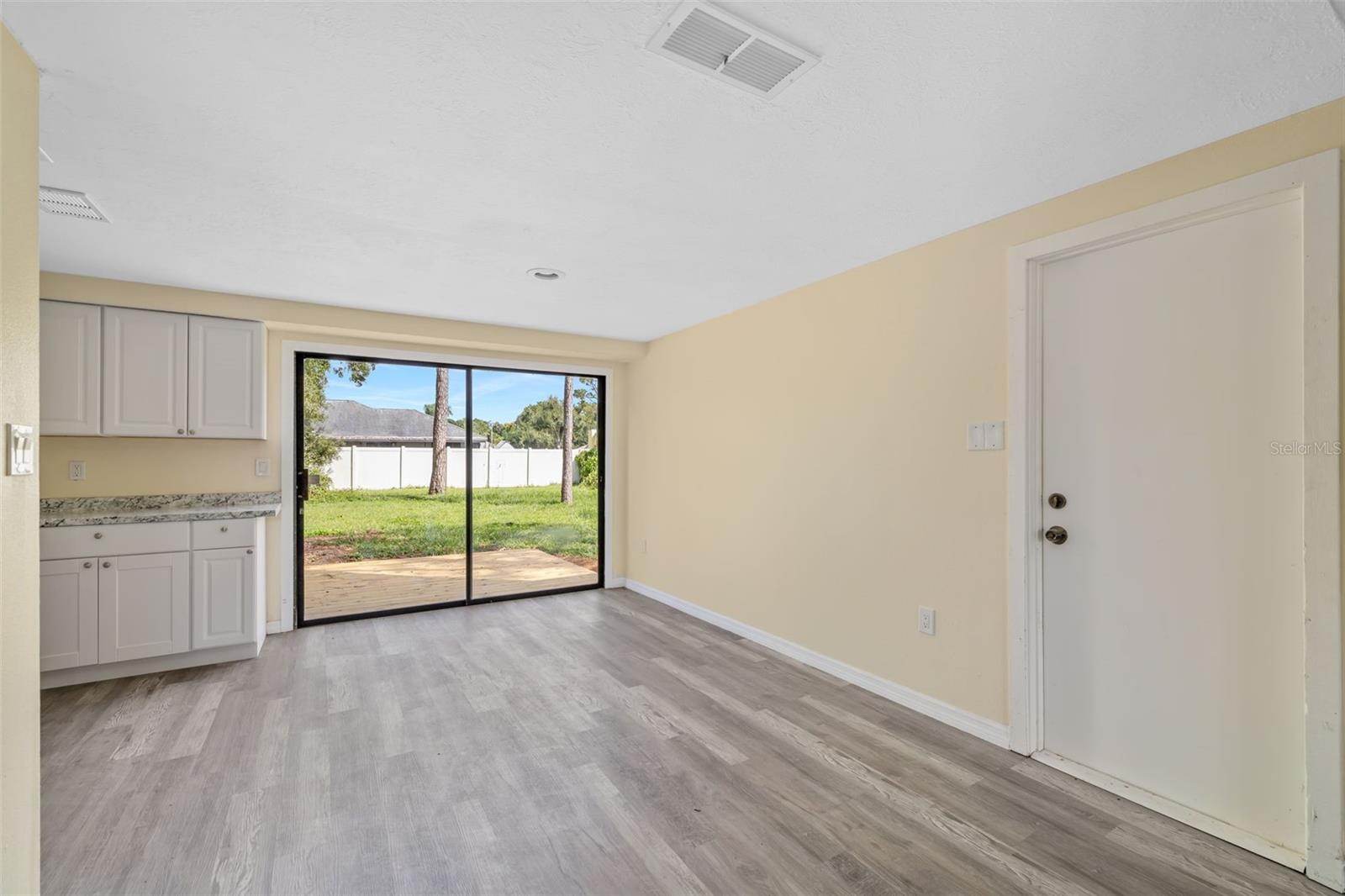 WOODS THE - Residential Lease