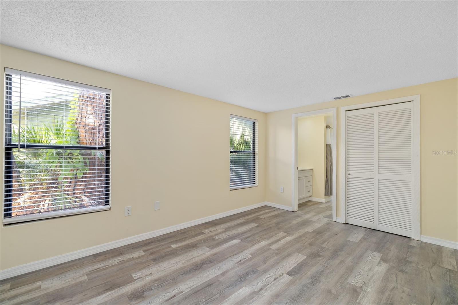 WOODS THE - Residential Lease