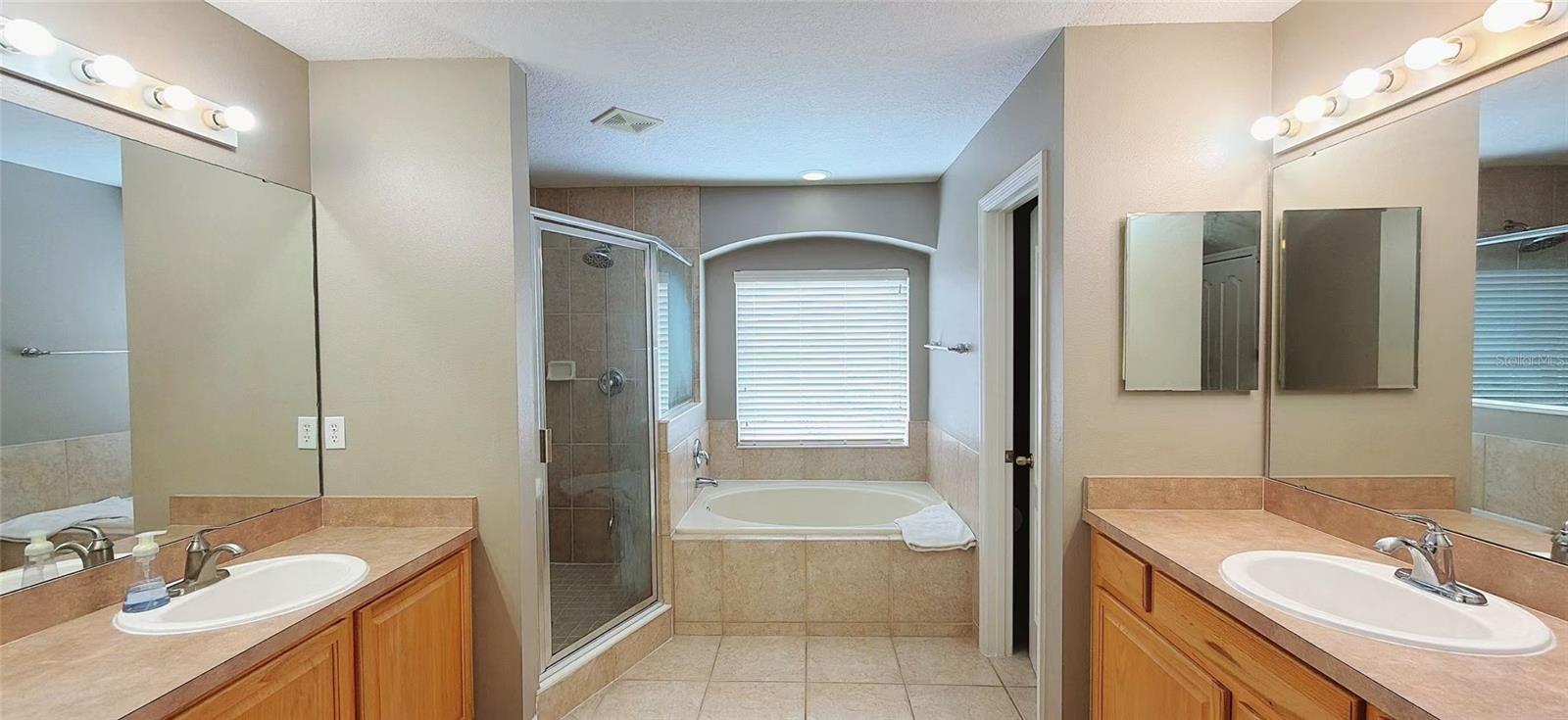 REGENCY OAKS F - Residential