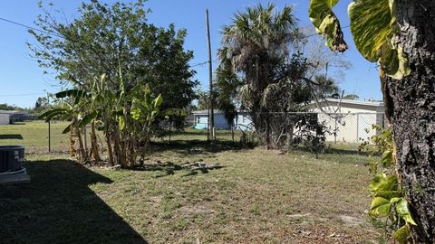 A home in PORT CHARLOTTE