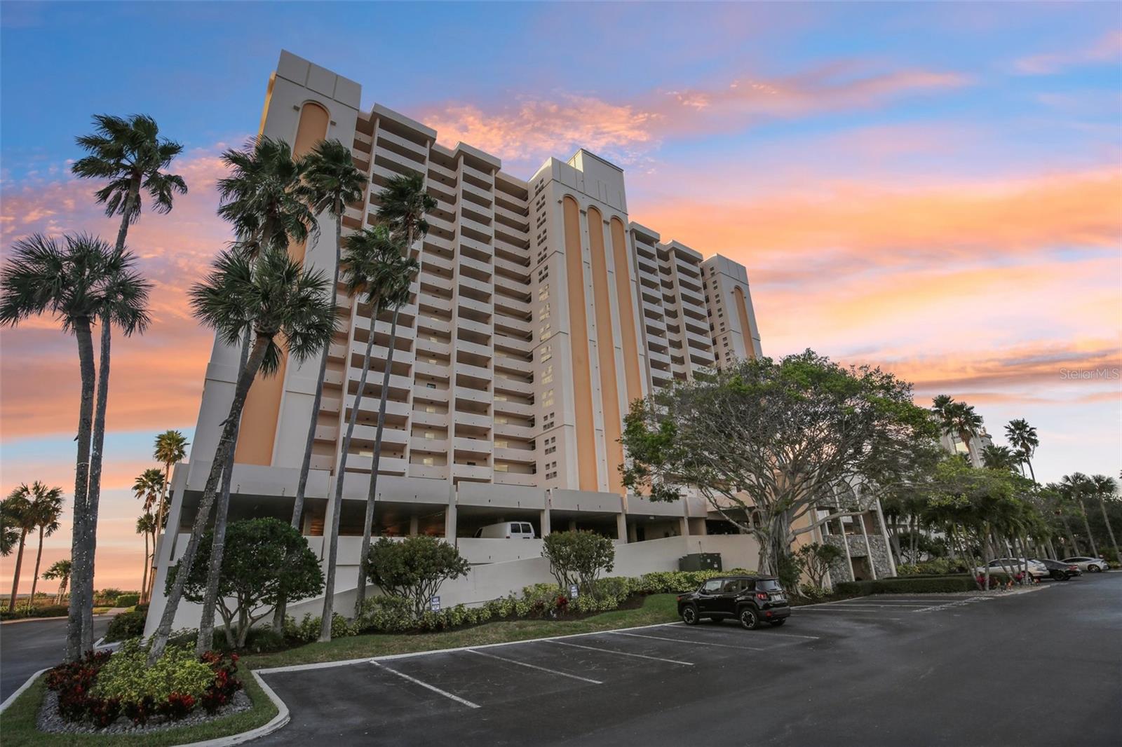 HARBOUR LIGHT TOWERS CONDO - Residential