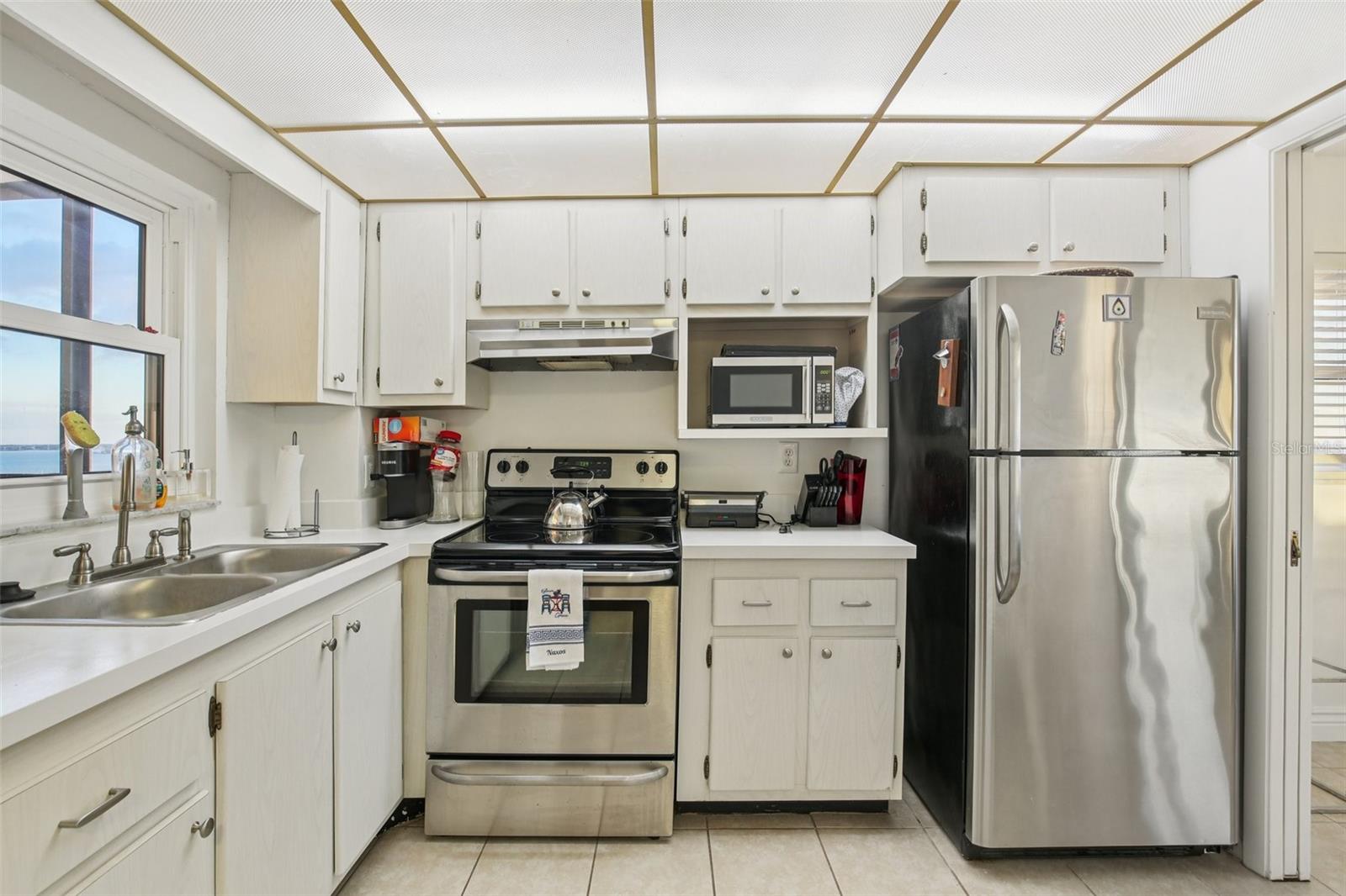 HARBOUR LIGHT TOWERS CONDO - Residential