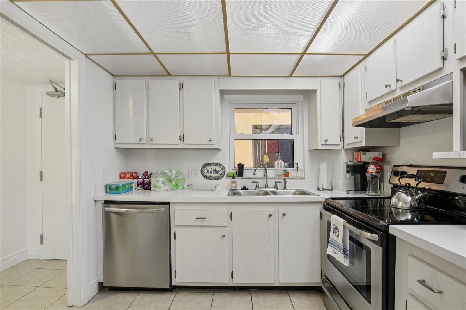 HARBOUR LIGHT TOWERS CONDO - Residential