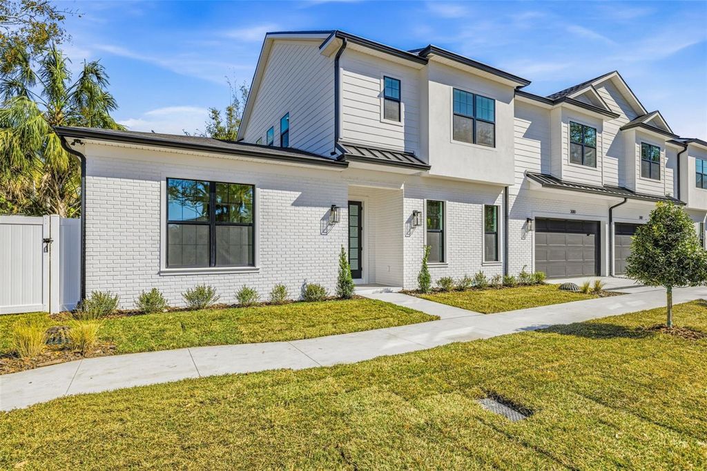 Photo of 3010 S Esperanza Avenue, Tampa, FL 33629 (MLS # TB8455553)