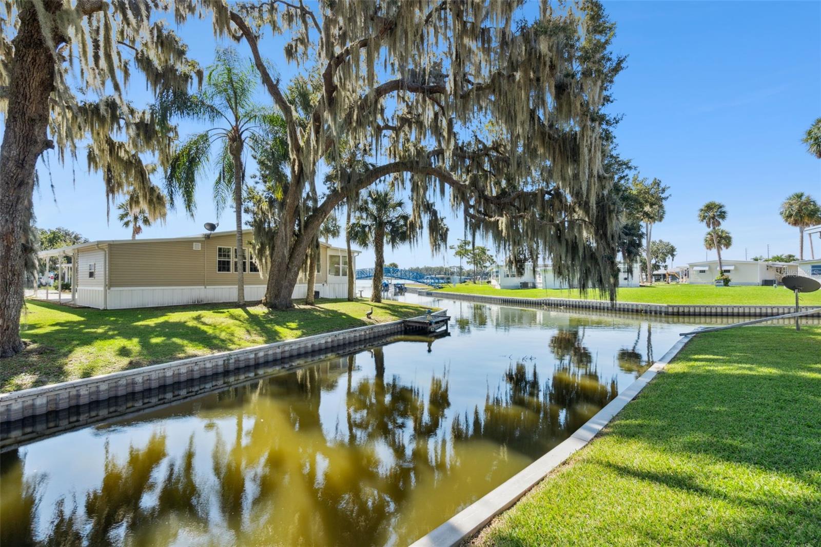 EUSTIS COUNTRY CLUB MANOR MHP UNIT 02A - Residential