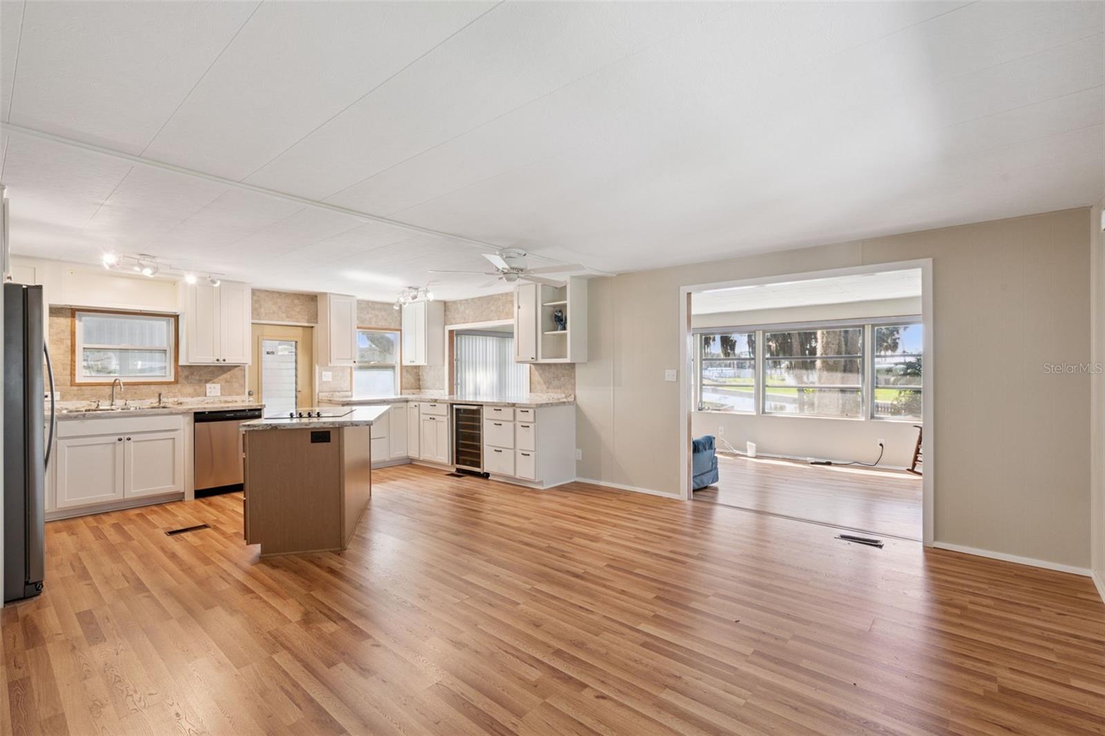 EUSTIS COUNTRY CLUB MANOR MHP UNIT 02A - Residential