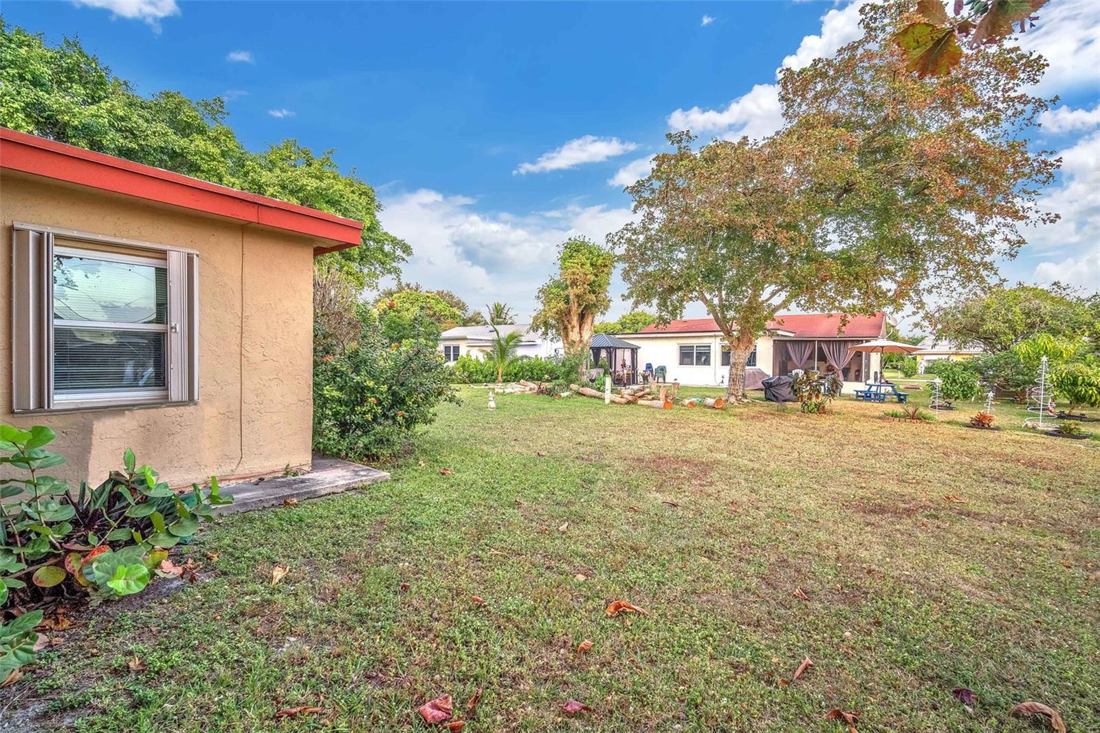 WESTWOOD COMMY 4 77-45 B - Residential