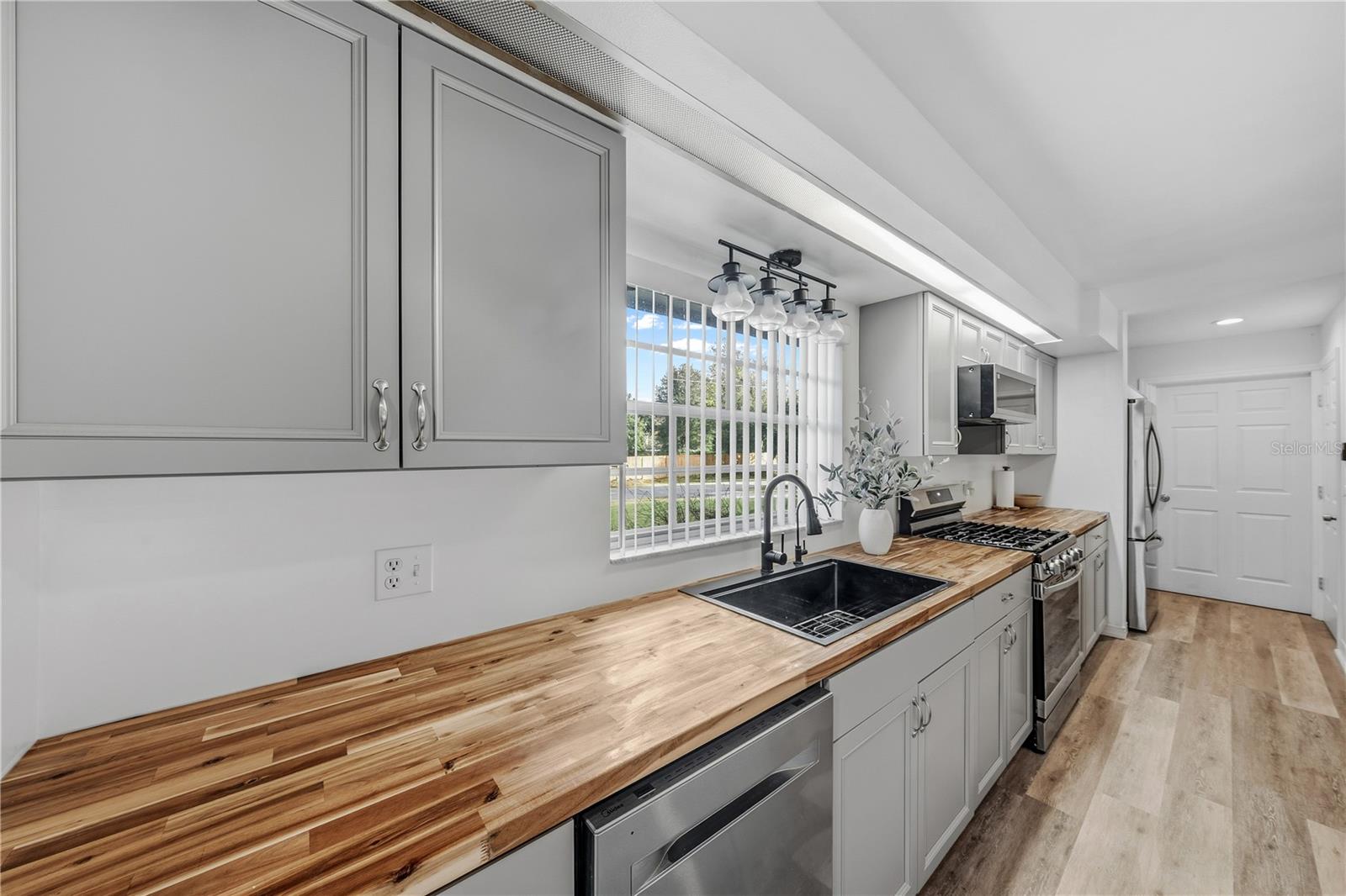 EUSTIS PINE MEADOWS COUNTRY CLUB ESTATES - Residential