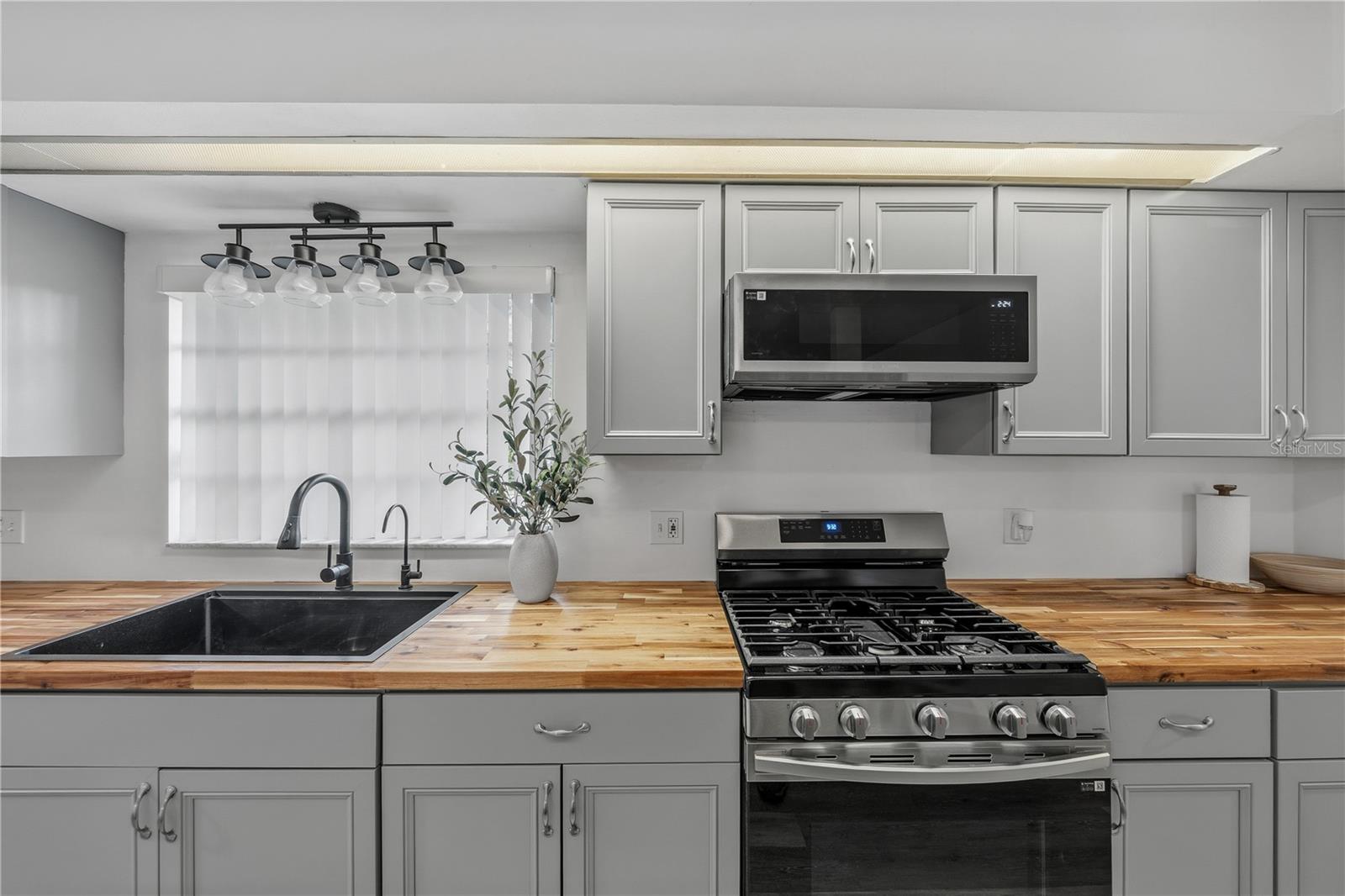 EUSTIS PINE MEADOWS COUNTRY CLUB ESTATES - Residential