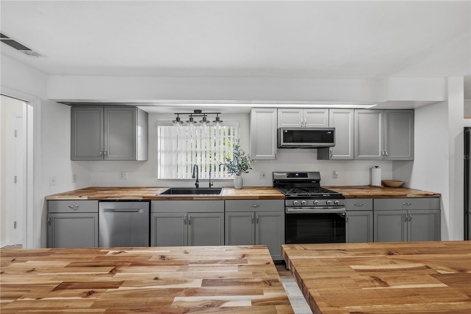 EUSTIS PINE MEADOWS COUNTRY CLUB ESTATES - Residential