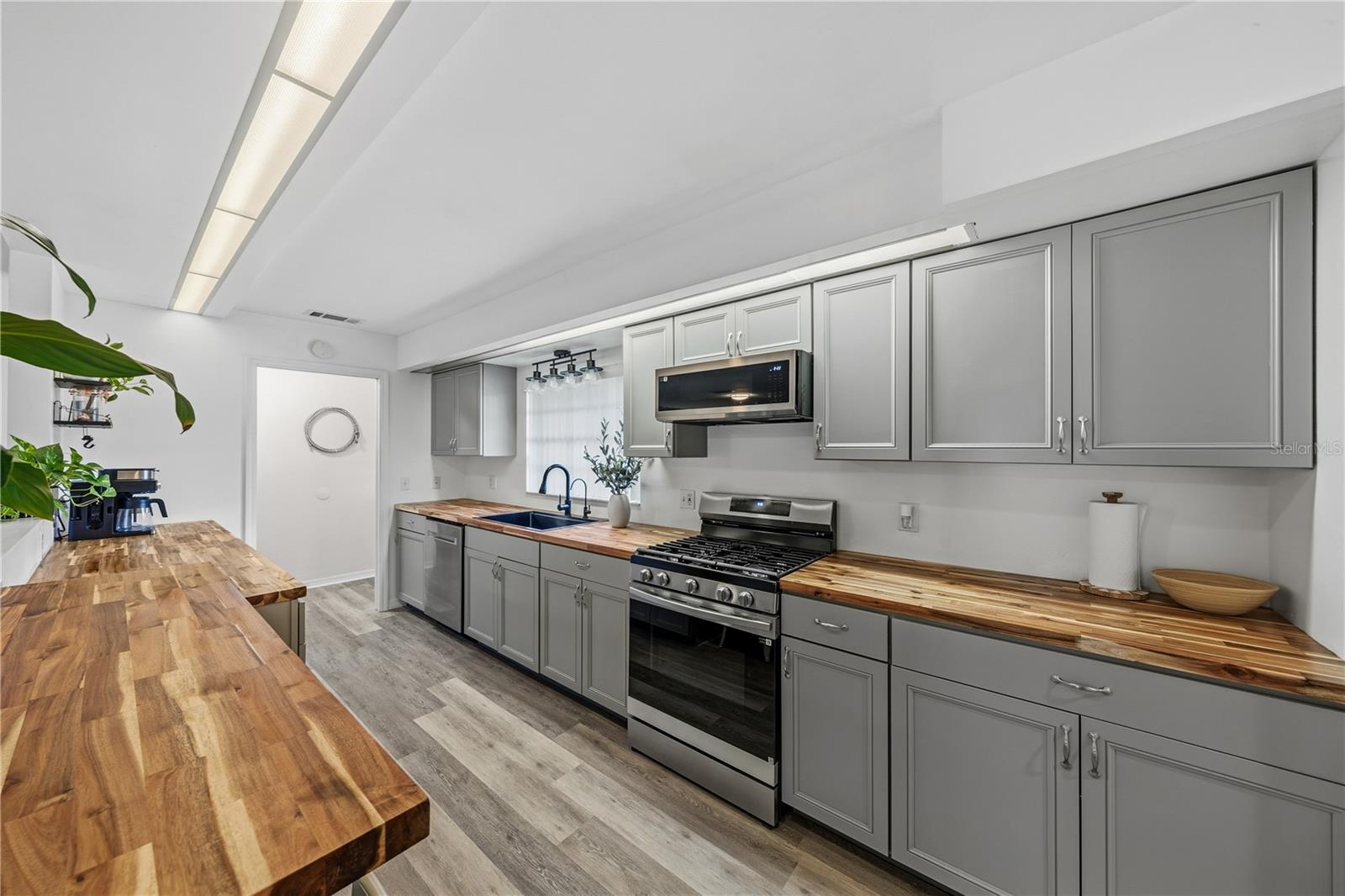 EUSTIS PINE MEADOWS COUNTRY CLUB ESTATES - Residential