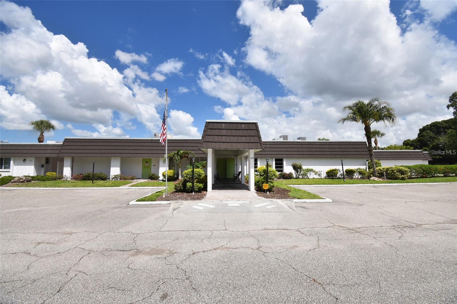 GLEN OAKS RIDGE VILLAS 1 - Residential