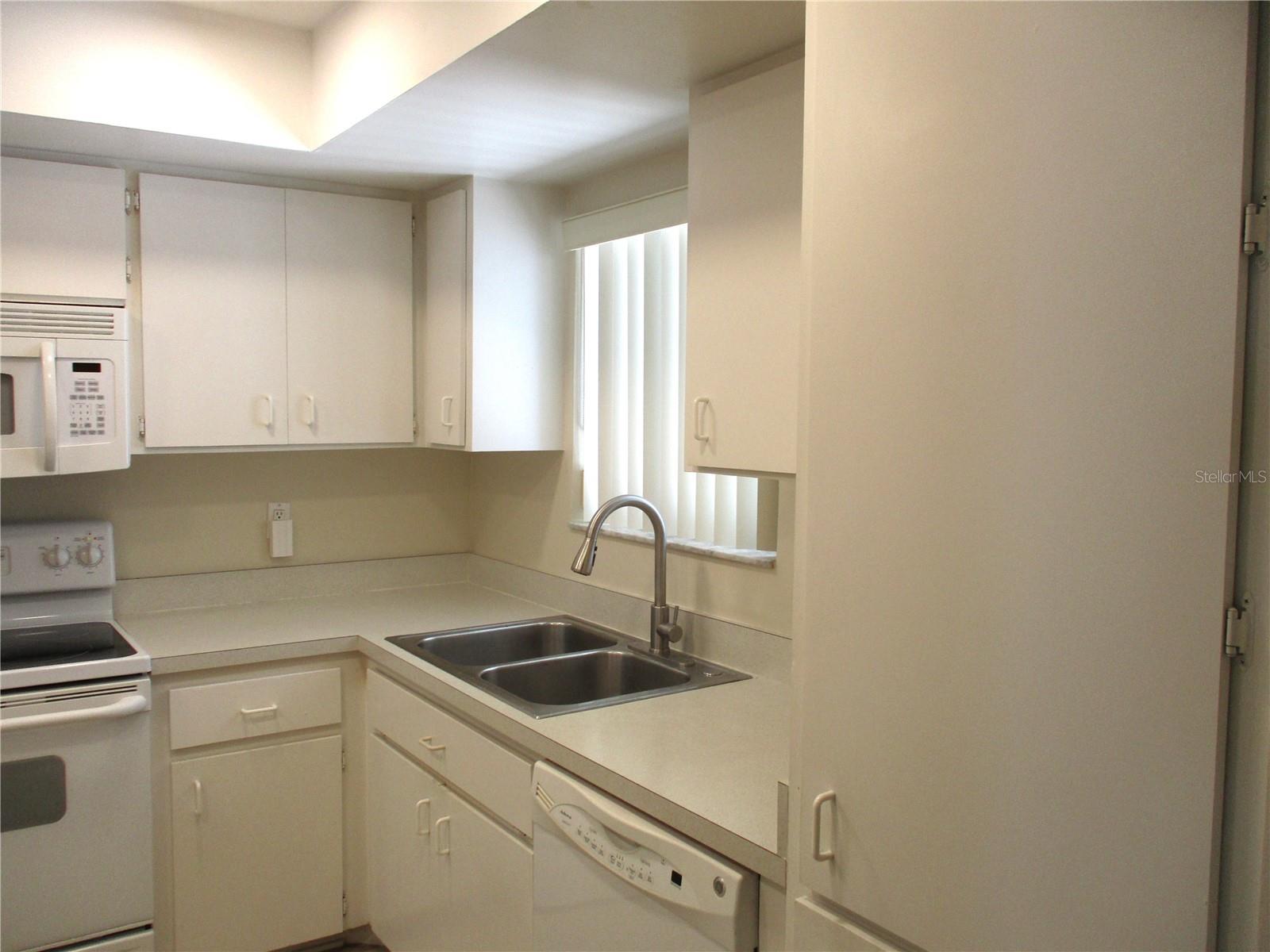 GLEN OAKS RIDGE VILLAS 1 - Residential