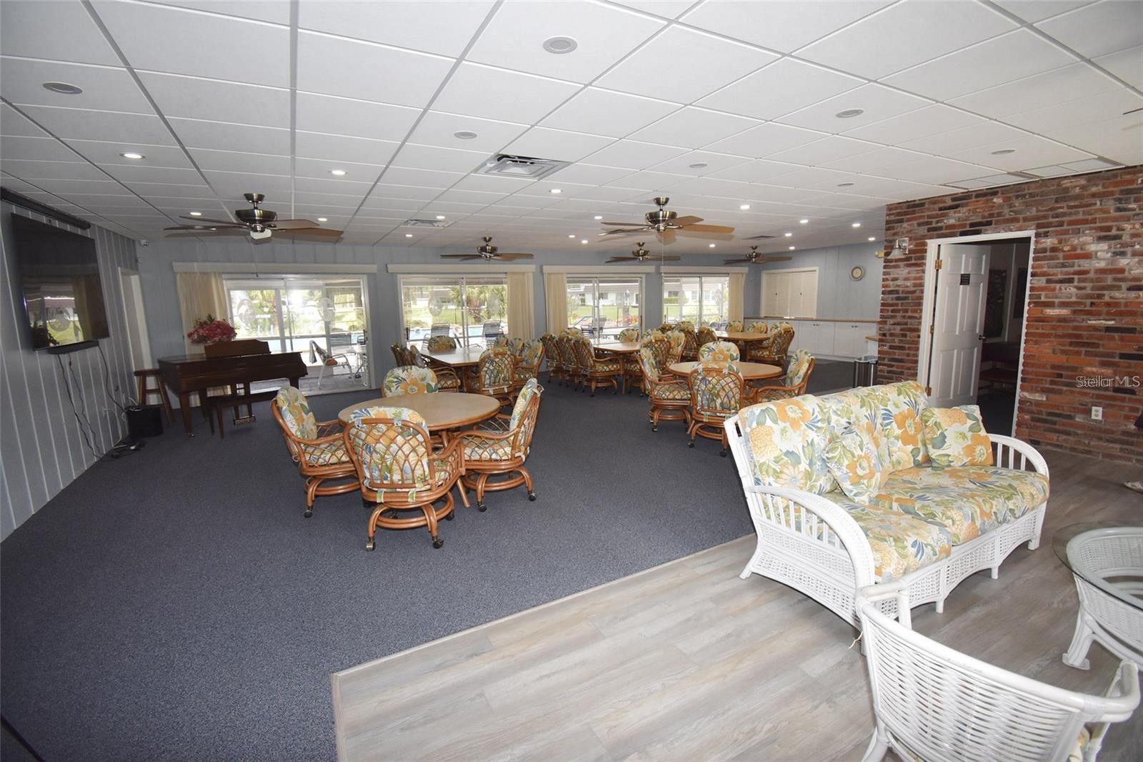 GLEN OAKS RIDGE VILLAS 1 - Residential