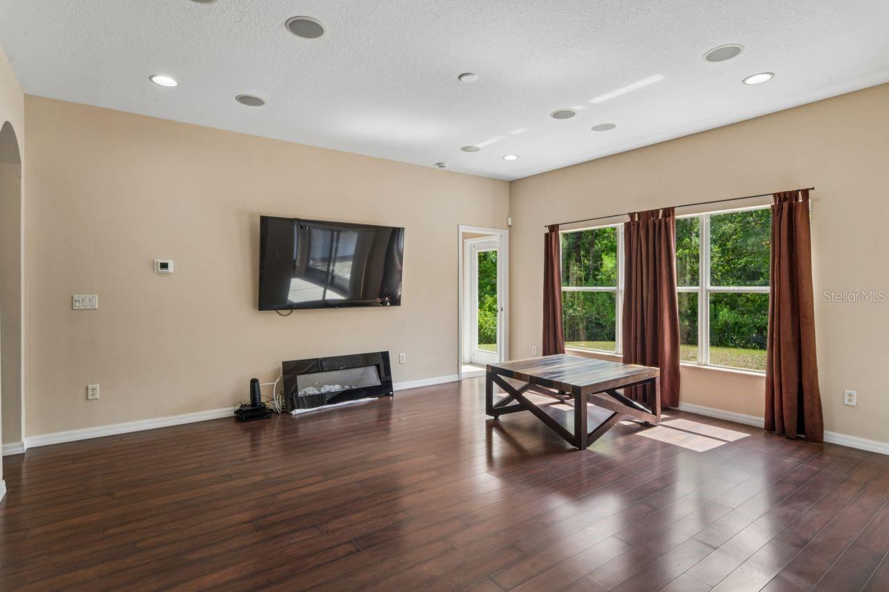 WATERS EDGE 03 - Residential