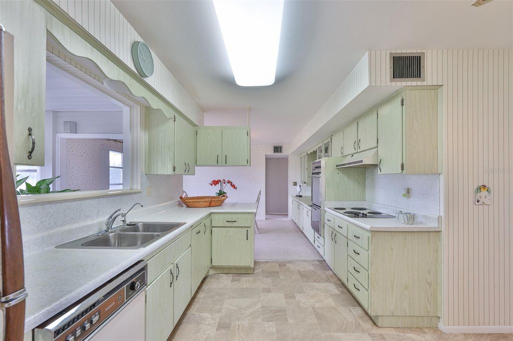 Del Webbs Sun City Florida Un tract | Sarasota Real Estate 41 Photo of 823 Fox Hills Drive, Sun City Center, FL 33573 (MLS # TB8413055)