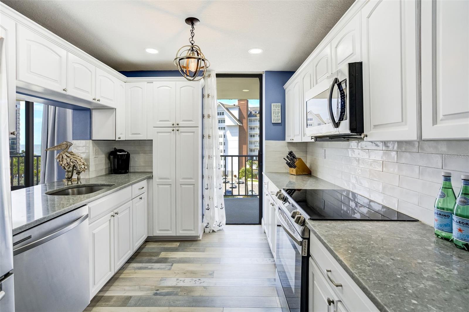 HARBOUR THE CONDO - Residential