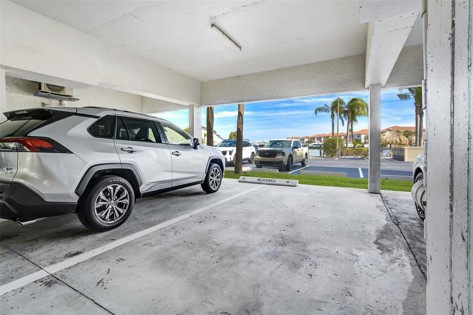 HARBOUR THE CONDO - Residential