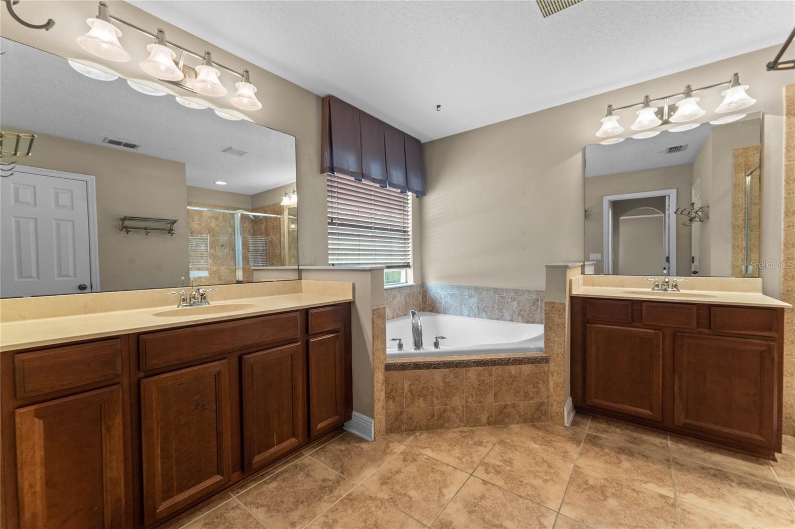 KENMURE - Residential Lease