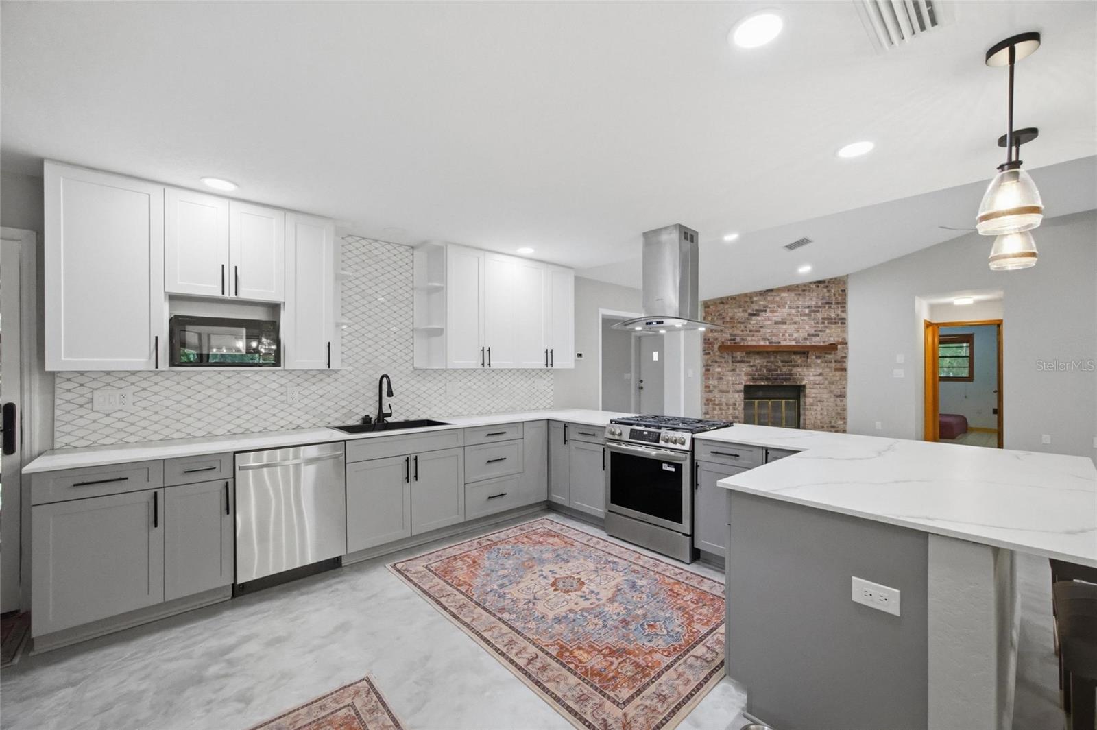 W1/2 OF NE1/4 OF SE1/4 OF SW1/4 LESS 15 FT FOR RD - Residential