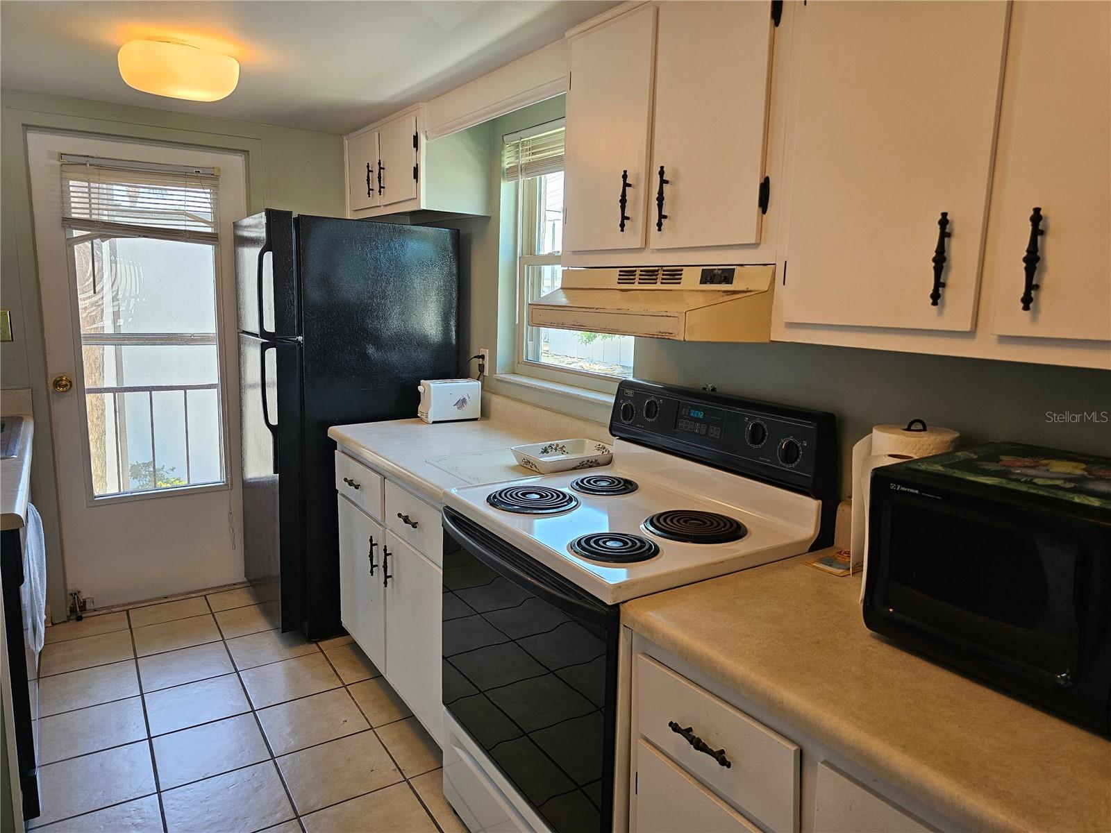 BOULEVARD CLUB THE CONDO - Residential Lease