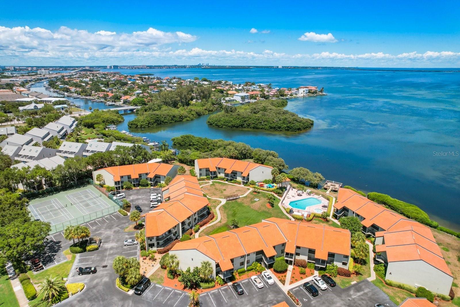 WANDER RESIDENCES OF TIERRA VERDE - Residential Lease