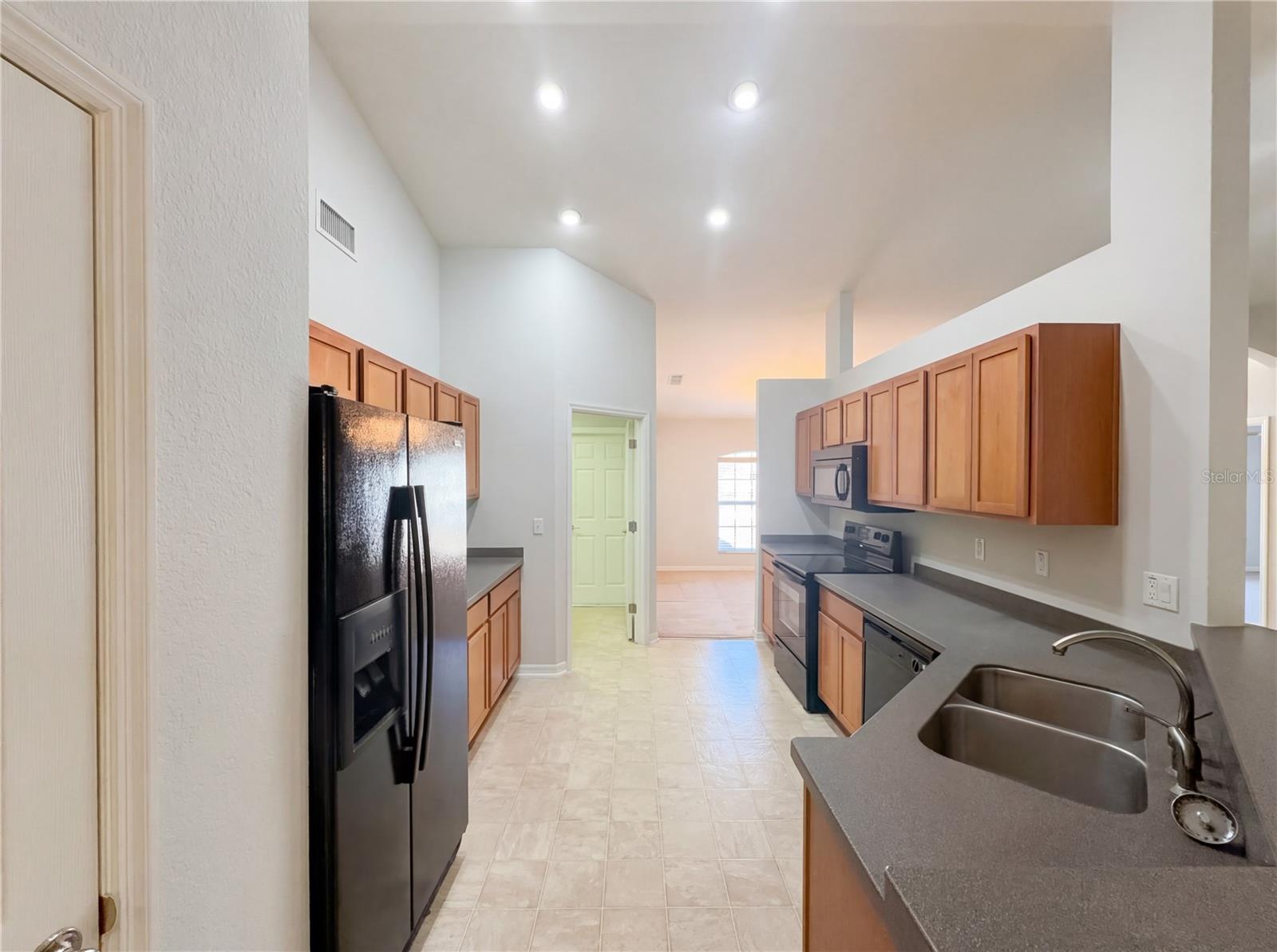 ENCLAVE/IMPERIAL LAKES - Residential