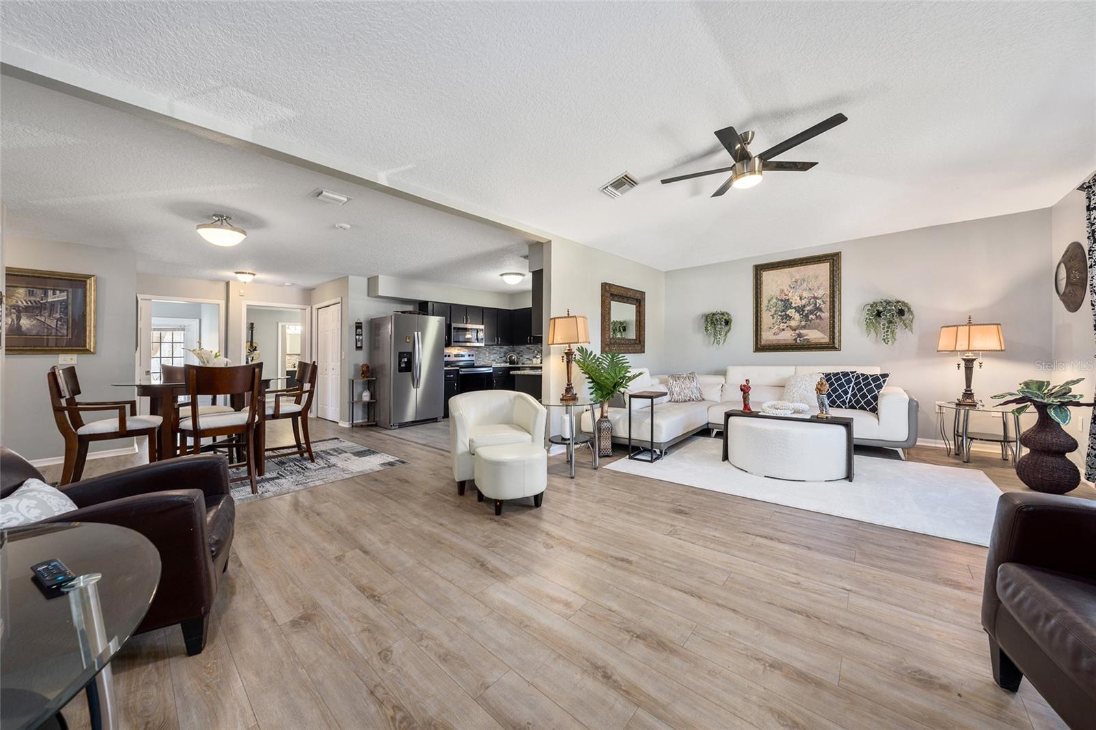 1969 GOLDEN PALM CIRCLE