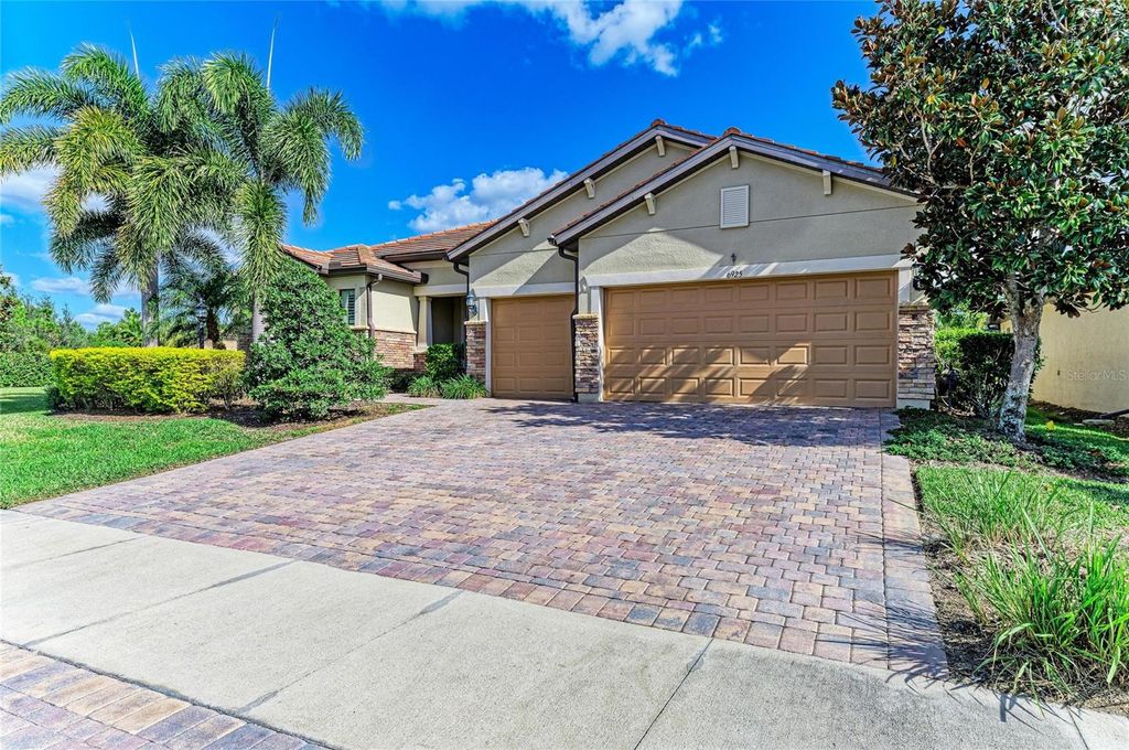 Photo of 6925 Chester Trail, Bradenton, FL 34202 (MLS # A4675989)