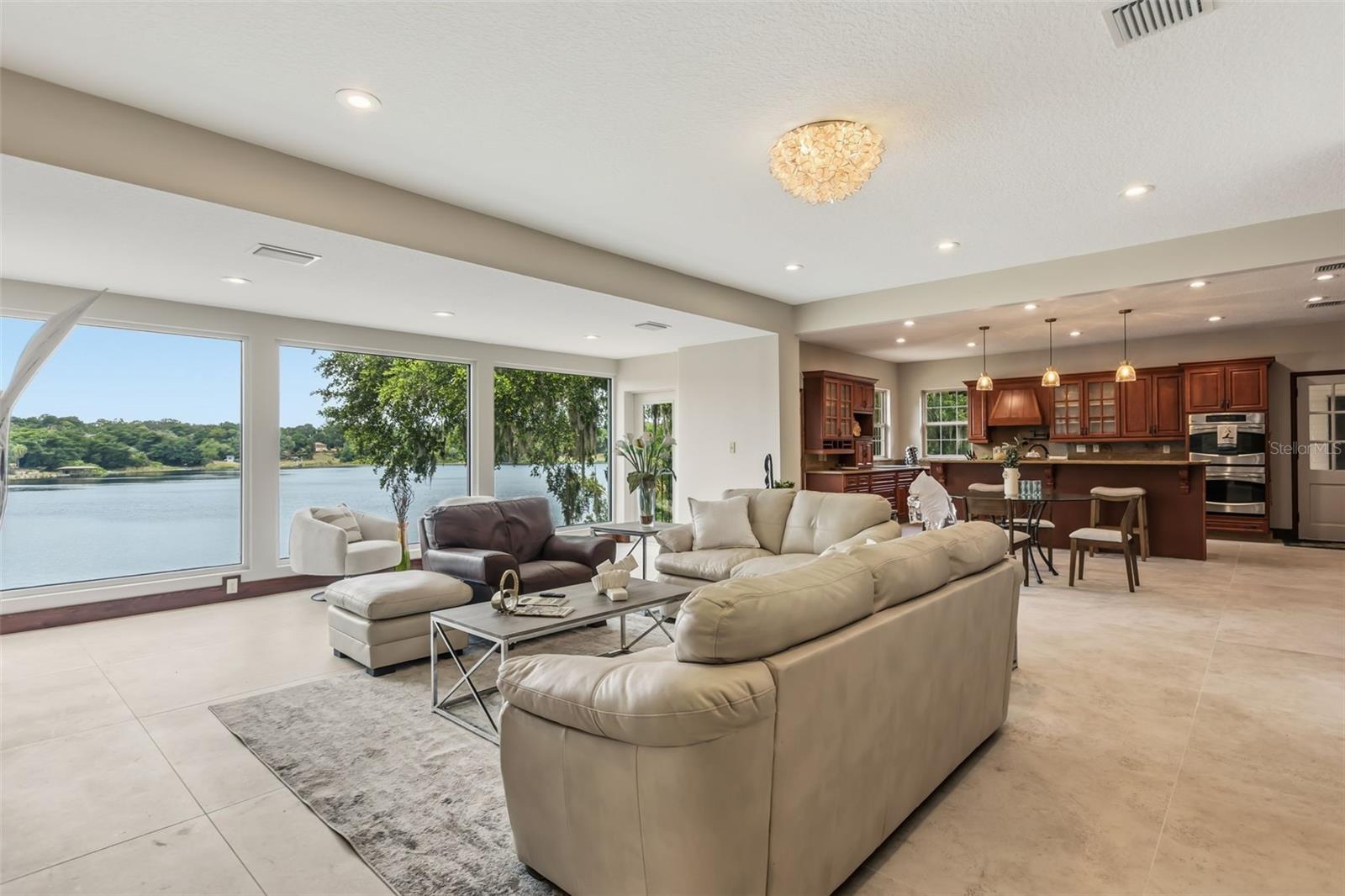 1909 COUNTRY CLUB DRIVE