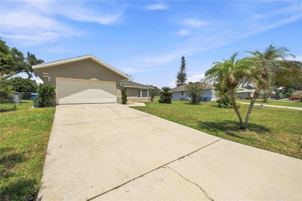 Photo of 931 Oxford Way, Lake Wales, FL 33853 (MLS # S5156193)