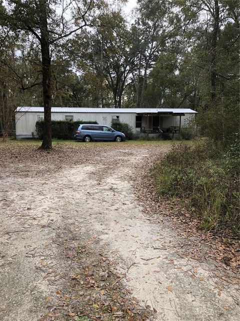 A home in HAWTHORNE