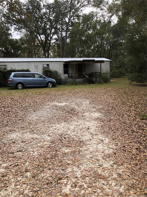 A home in HAWTHORNE