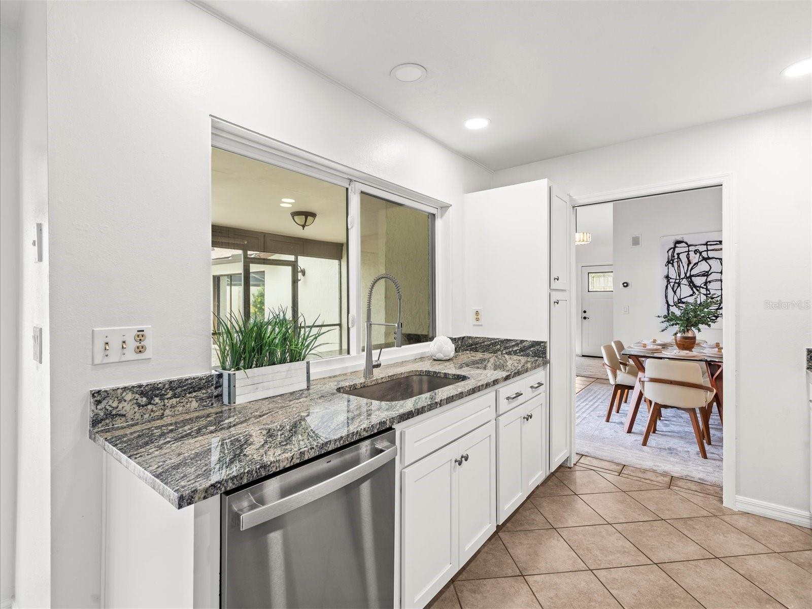 AVISTA OF CARROLLWOOD VILL - Residential