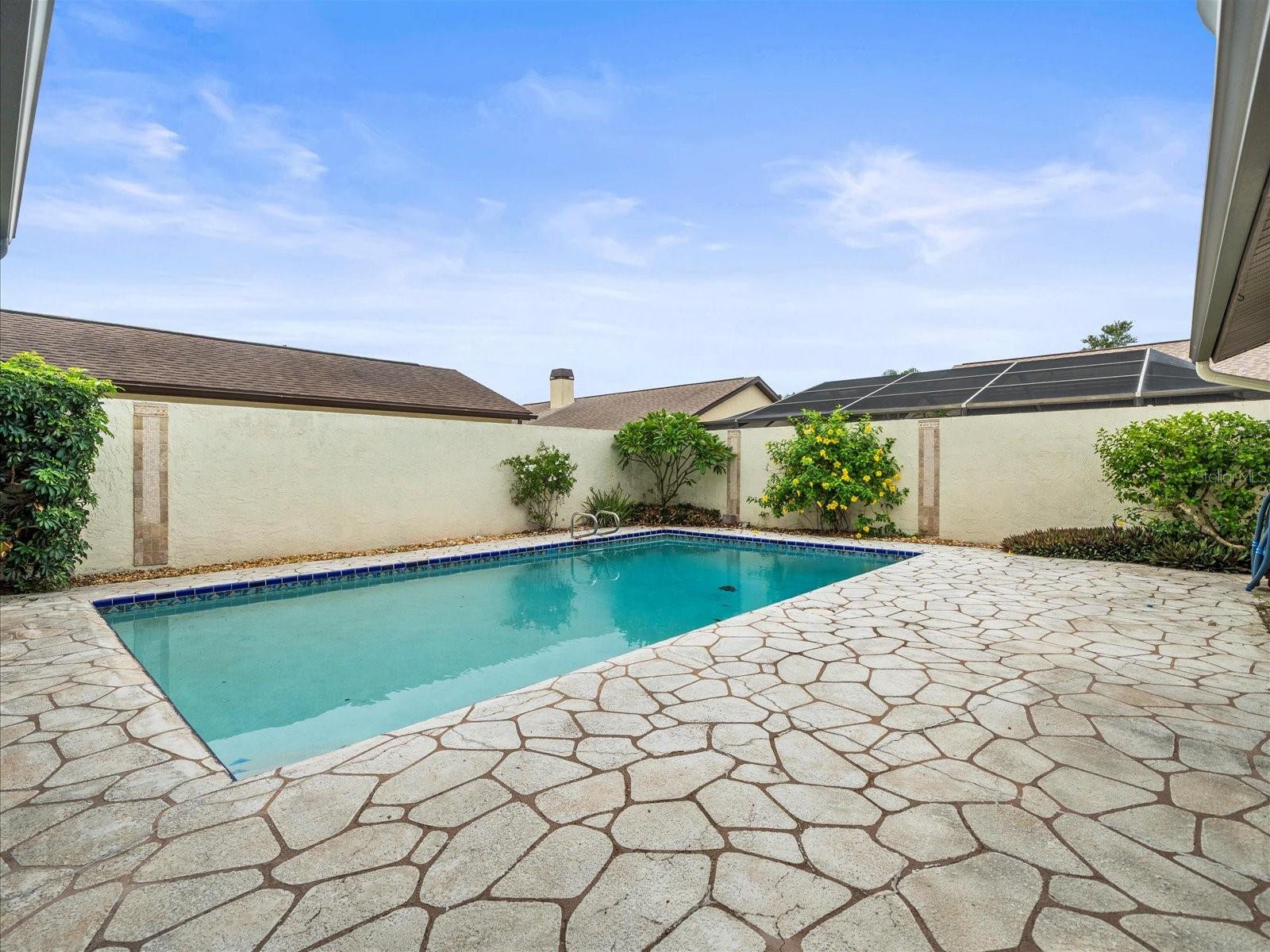 AVISTA OF CARROLLWOOD VILL - Residential