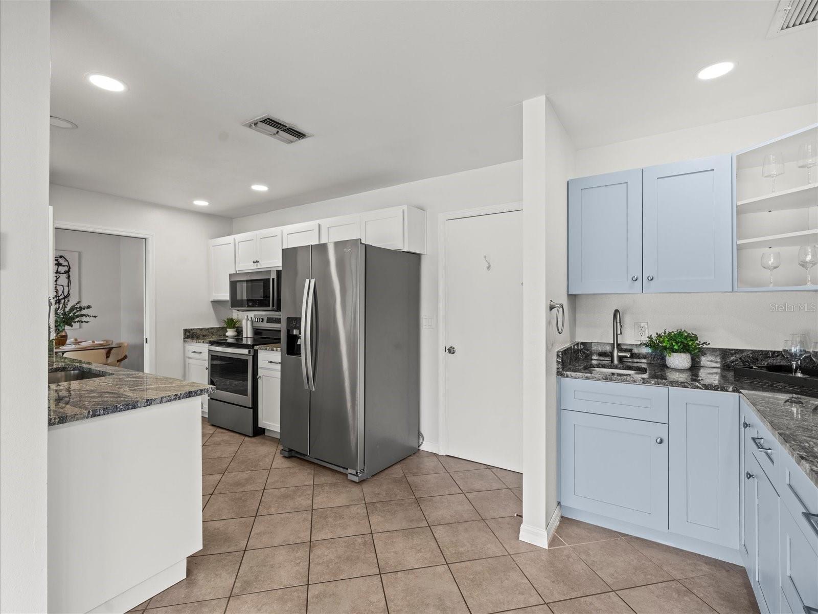 AVISTA OF CARROLLWOOD VILL - Residential