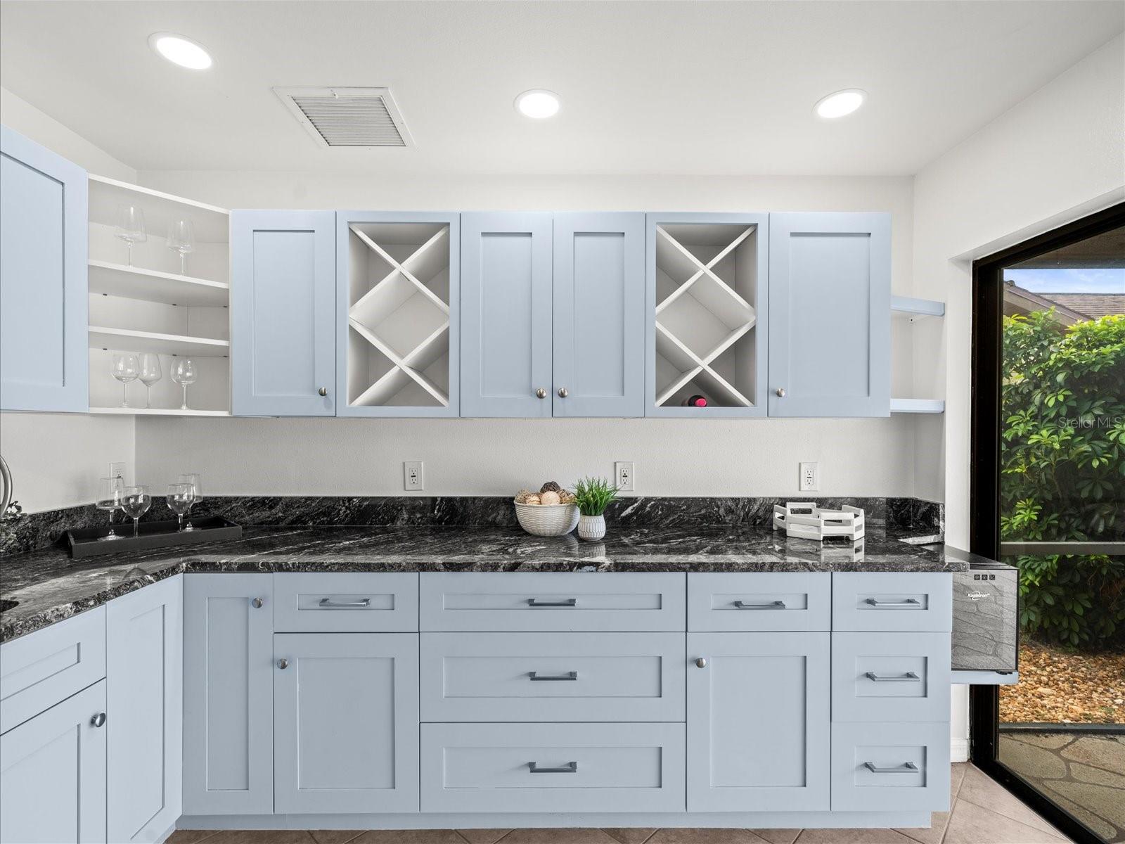 AVISTA OF CARROLLWOOD VILL - Residential