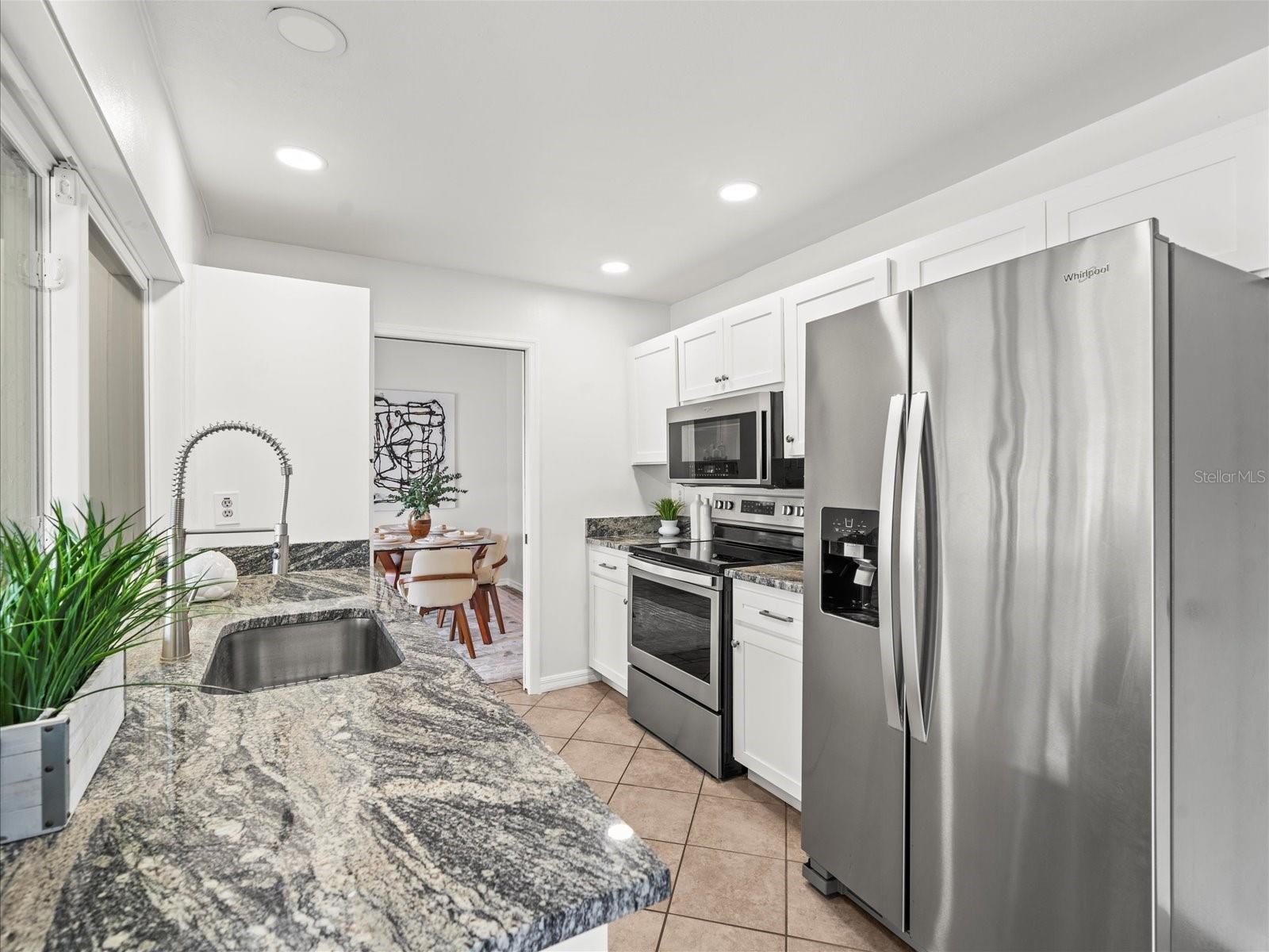 AVISTA OF CARROLLWOOD VILL - Residential