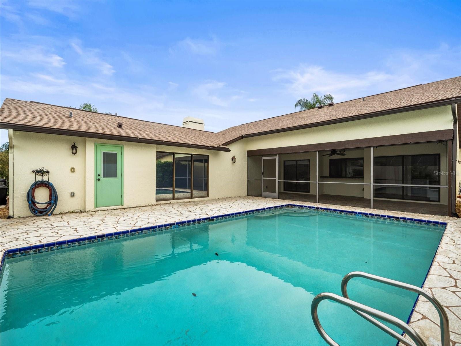 AVISTA OF CARROLLWOOD VILL - Residential
