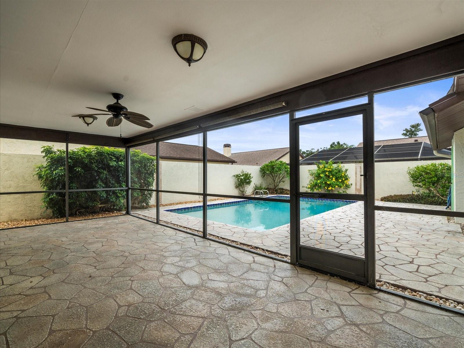 AVISTA OF CARROLLWOOD VILL - Residential