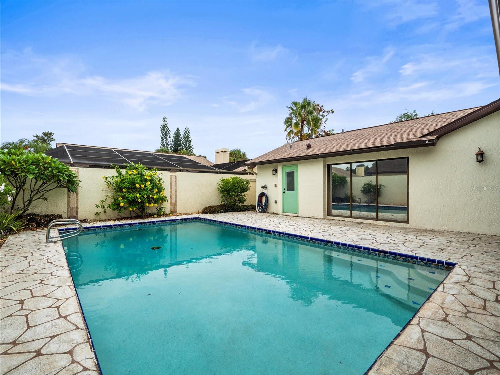 AVISTA OF CARROLLWOOD VILL - Residential